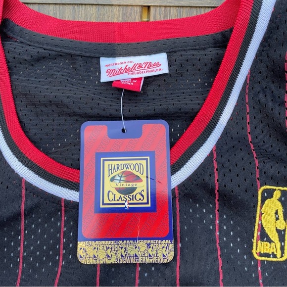 Mitchell & Ness Authentic Jersey Chicago Bulls Alternate 1997-98 Michael Jordan - Picture 6 of 12